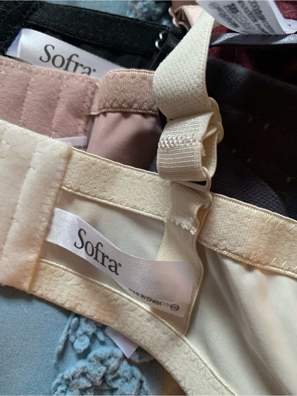 Sofra Multi-Pack Smooth T-Shirt Bras in Black, Peach, Burgundy, Gray, Cream NWT - Picture 5 of 6